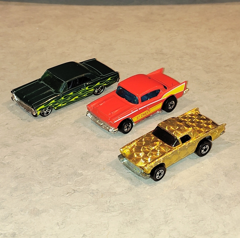3 VINTAGE HOT WHEELS 1976 57' THUNDERBIRD 1978 57' CHEVY 2006 66' CHEVY NOVA SS